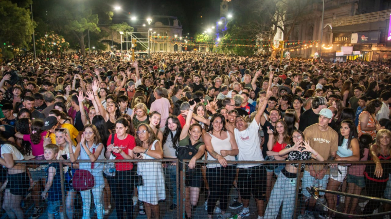 Una multitud disfrutó del evento Viví Paseo 25 de Mayo