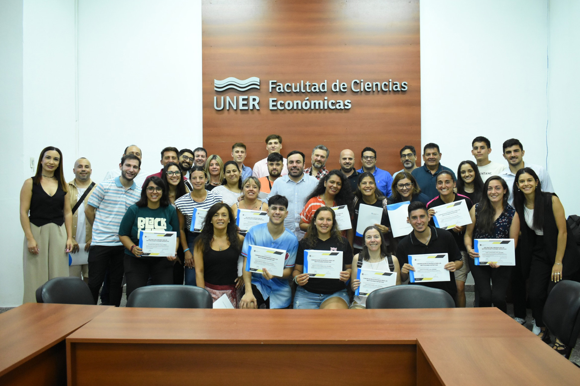La Secretaría de Deportes acompañó la entrega de certificados de la Diplomatura en Gestión Deportiva 2024 de la UNER