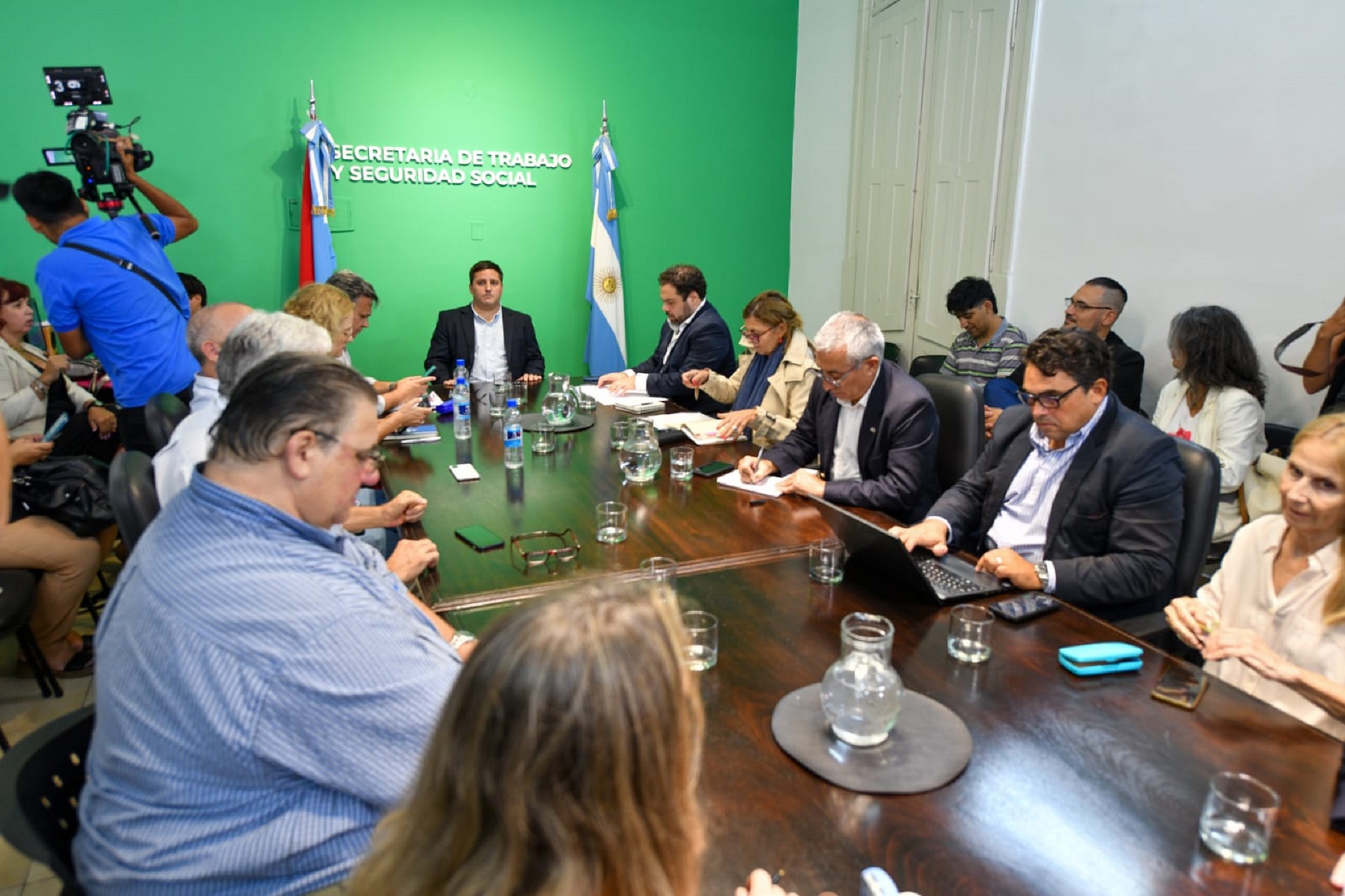 Presentan una oferta anual a los docentes con cobertura contra la inflación y sumas remunerativas y bonificables