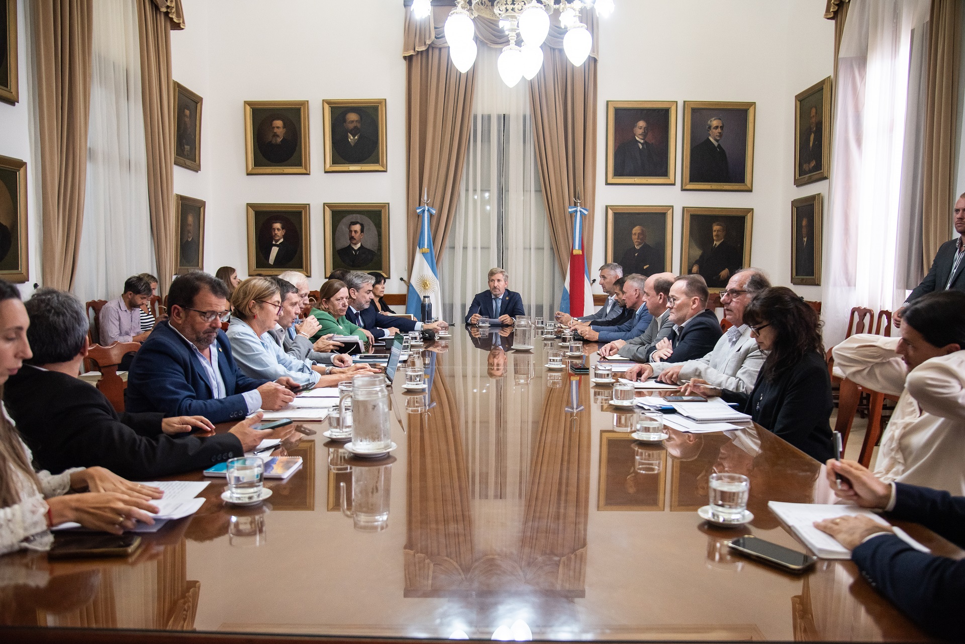 El gabinete provincial analizó el listado y avance de obras de reparaciones en escuelas y hospitales