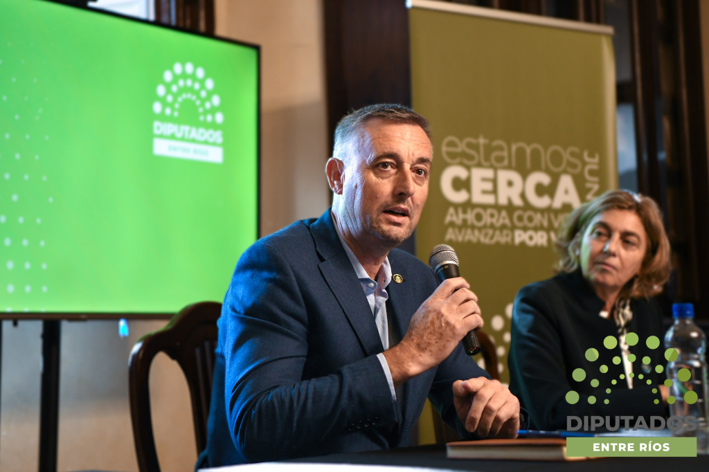 Escuelas de la provincia recibieron computadoras en el marco del proyecto Visionarios