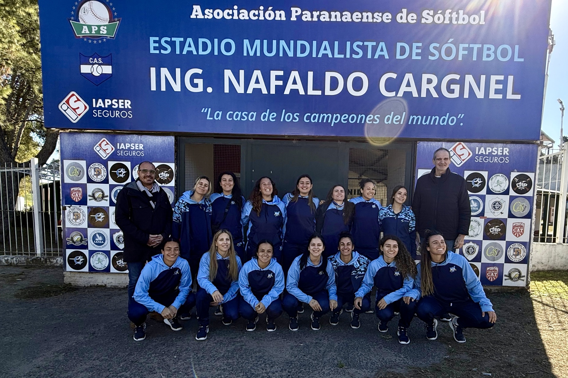El gobierno acompañó la despedida del seleccionado femenino de sóftbol que viaja al Panamericano de Colombia