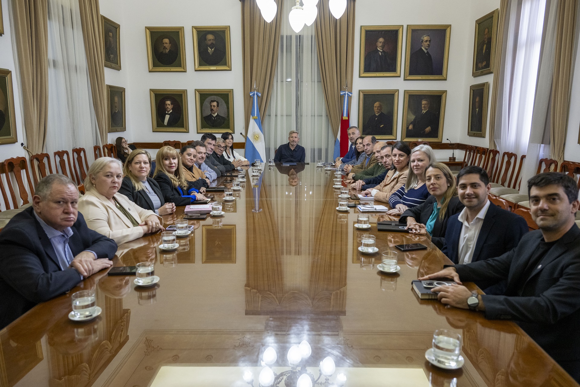 Frigerio trató con legisladores de ambas cámaras la situación de Entre Ríos y las expectativas