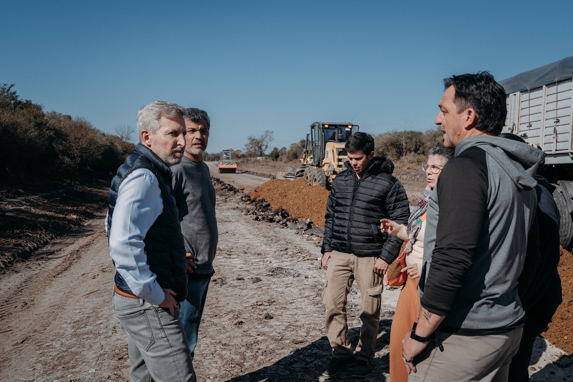 Frigerio recorrió obras de infraestructura vial y viviendas en Federal