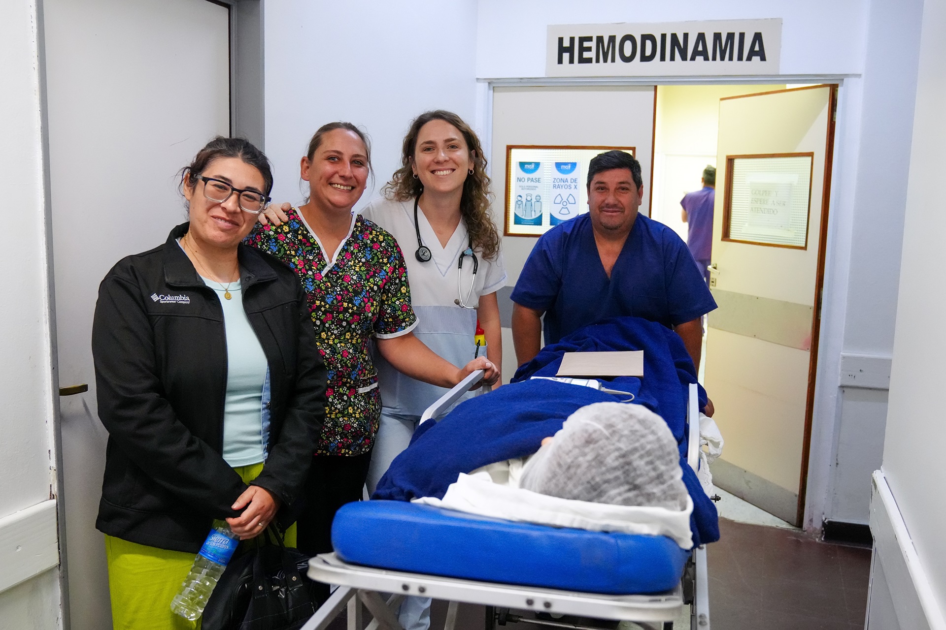 Los hospitales San Martín y San Roque realizaron una inédita intervención vascular