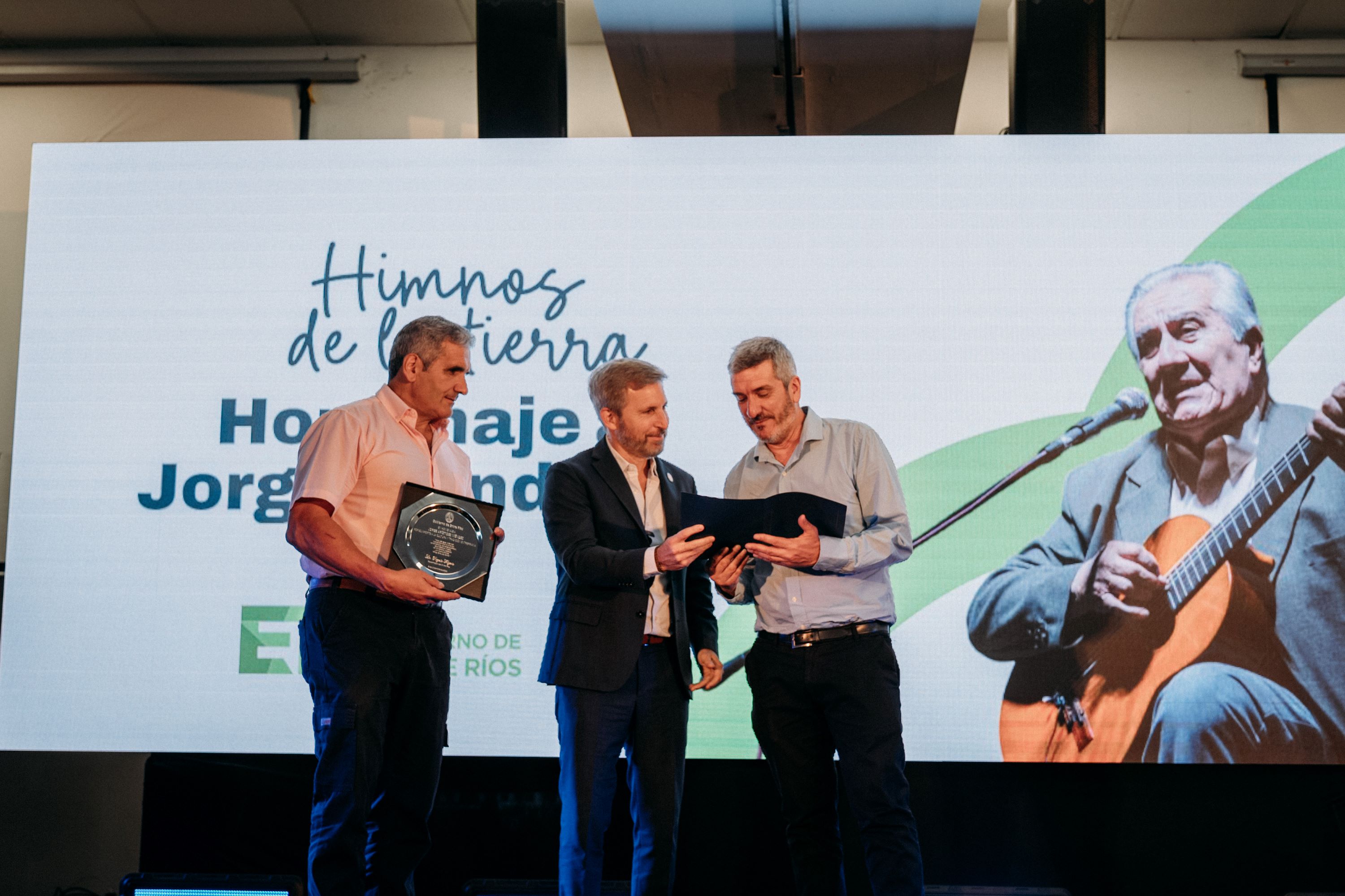 Frigerio encabezó un emotivo homenaje a Jorge Méndez en el CPC