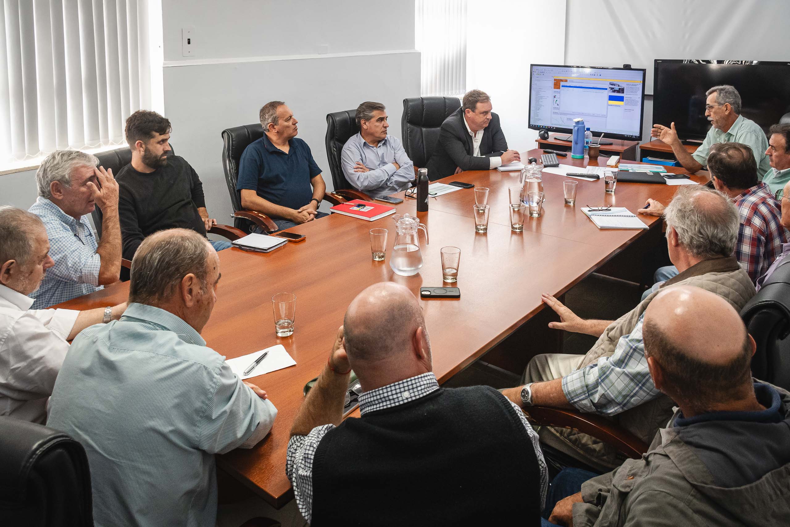 Vialidad y ruralistas acuerdan acciones conjuntas para mejorar caminos de la producción